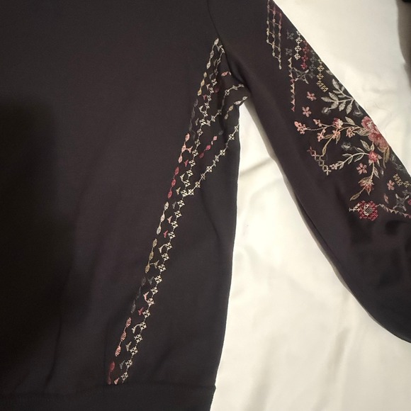 Knox Rose Women Embroidered Floral Crewneck Sweatshirt Black Small Boho Pullover - Picture 6 of 12